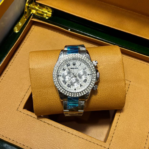 Vibepage Diamond Pavé Full Silver Luxury Edition – Iced-Out Silver Statement Watch