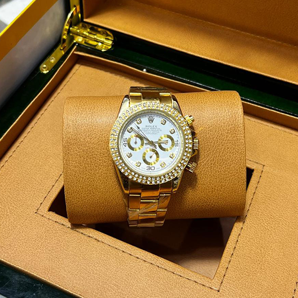Vibepage Diamond Pavé Gold White Dial Luxury Edition – Iced-Out Gold Statement Watch