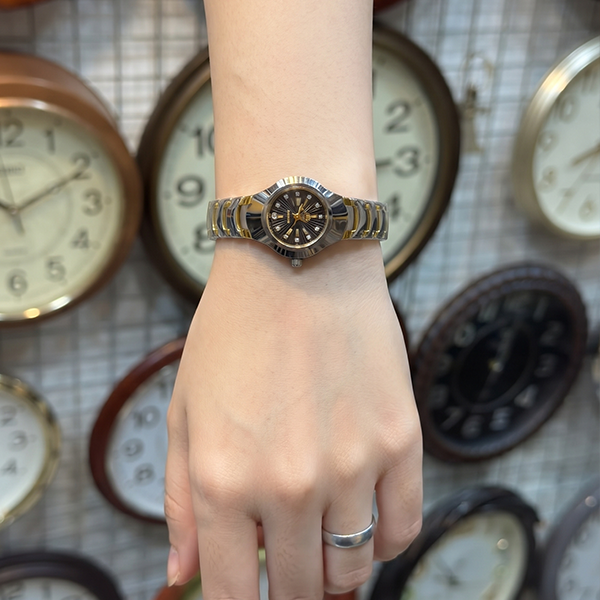 Vibepage Diamond Pavé Bezel Full Gold Chronograph Women's Luxury Edition – Ladies Statement Watch
