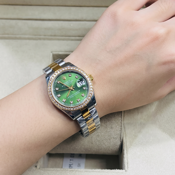 Vibepage Crystal Bezel Emerald Green Dial Two-Tone Women's Luxury Edition – Elegant Ladies Watch