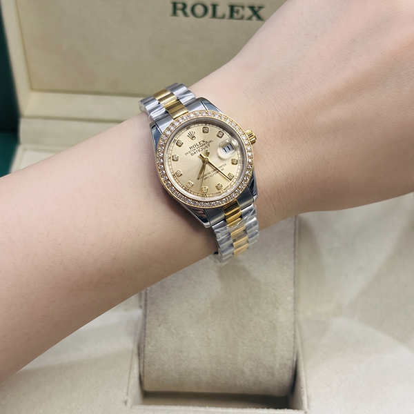 Vibepage Crystal Bezel Emerald Green Dial Two-Tone Women's Luxury Edition – Elegant Ladies Watch